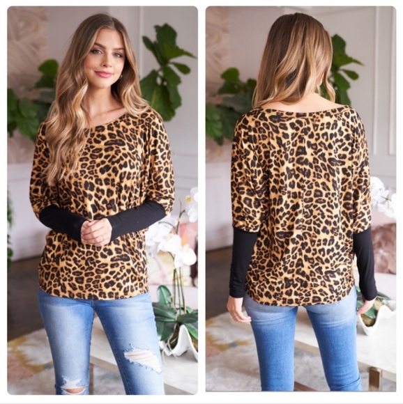 ♥️New boutique boat neck animal print top - Picture 2 of 9